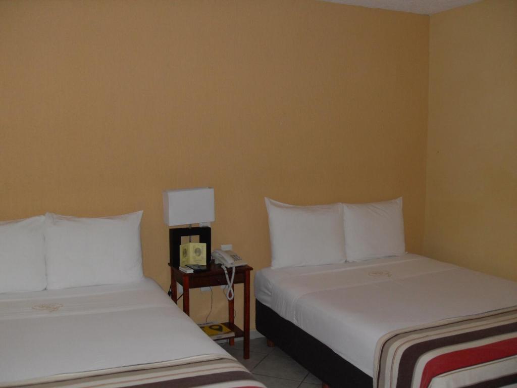 Madero Suites Coatzacoalcos Phòng bức ảnh